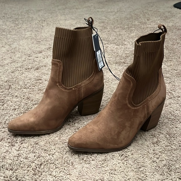 Suede Heeled ankle boots - Picture 4 of 8